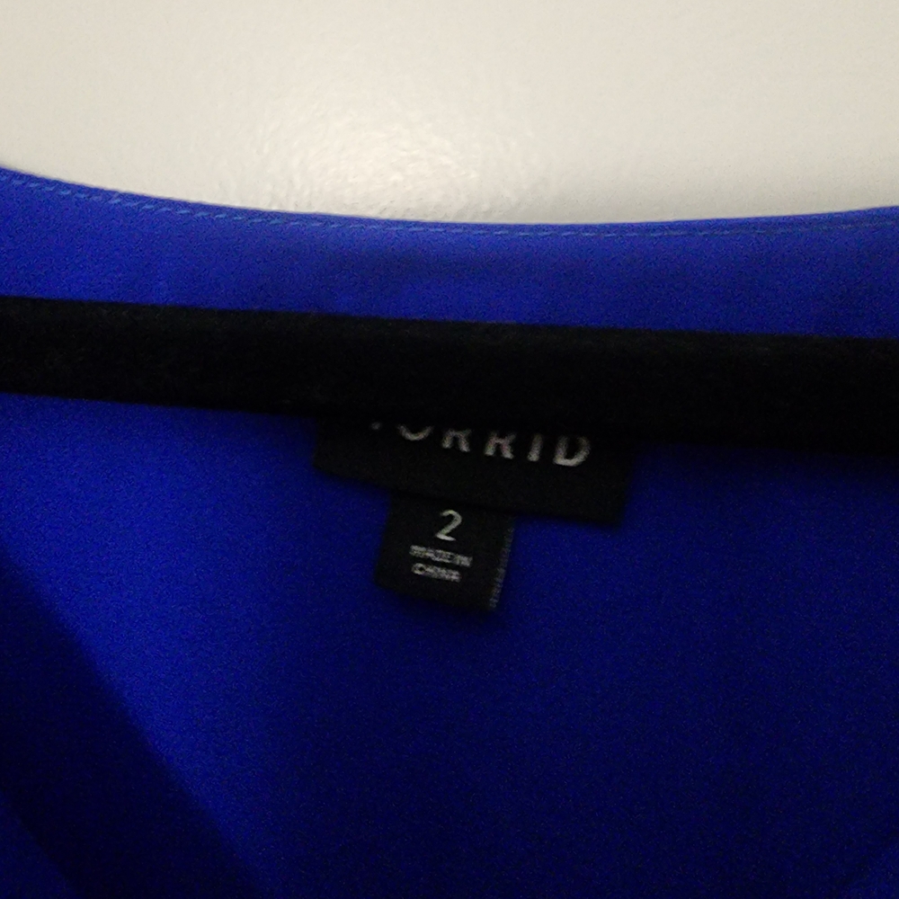 3/$25 Torrid Cobalt Blue V-Neck Flutter Sleeve Blouse - Picture 4 of 4
